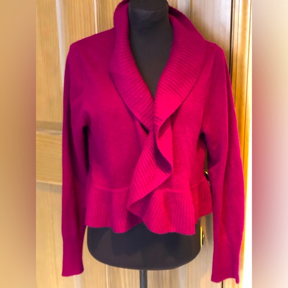 Neiman Marcus Sweaters - NEIMAN MARCUS sM cashmere cropped ruffle cardigan Rich magenta w/peplum hem